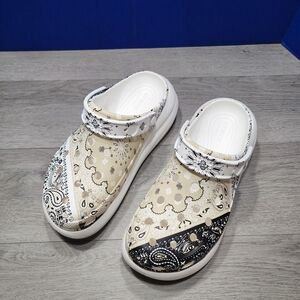 Crocs Iconic Comfort Women's Size 9 Paisley Patchwork Bandana Slip On Shoes